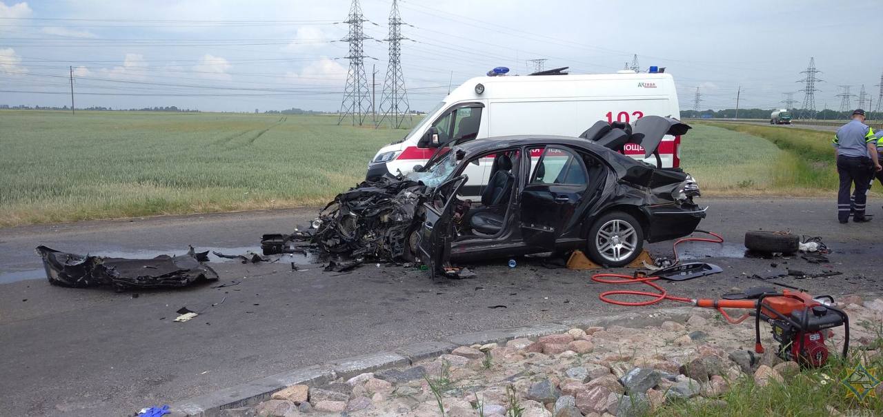 ДТП в Слуцком районе: 26 июня спасатели деблокировали водителя легкового автомобиля.